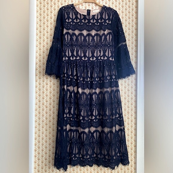 Bohme Lace Overlay Bell Sleeve Navy/Cream Midi Dress | Medium - Picture 2 of 5